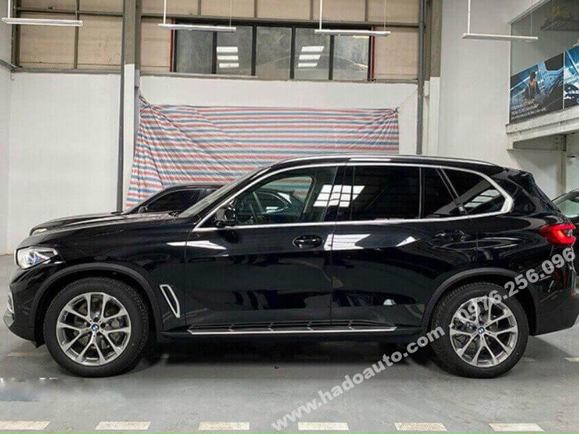 be-buoc-bac-chan-len-xuong-bmw-x5-g05-2022