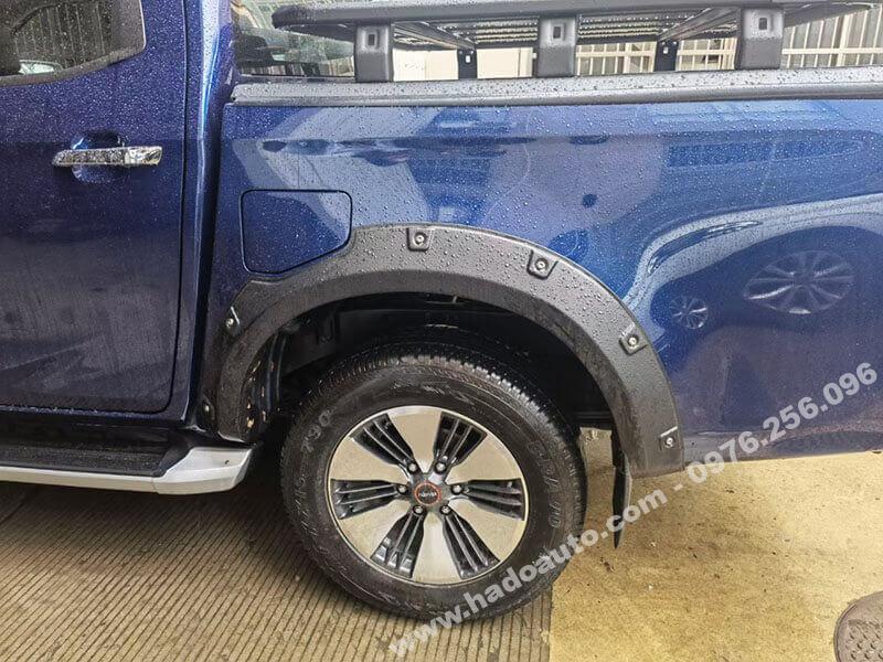 cua-lop-co-dinh-isuzu-d-max-2022-2023-cao-cap