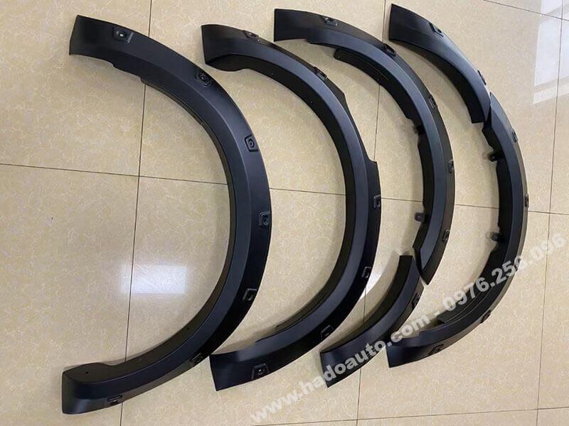 cua-lop-co-dinh-isuzu-d-max-2022-2023-gia-re