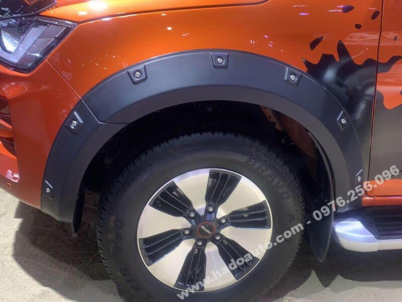 cua-lop-co-dinh-isuzu-d-max-2022-2023-moi-nhat
