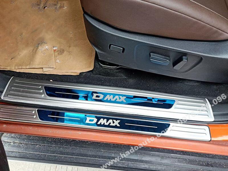 nep-buoc-chan-op-bac-cua-isuzu-dmax-2022-2023 nep-buoc-chan-op-bac-cua-isuzu-dmax-2022-2023