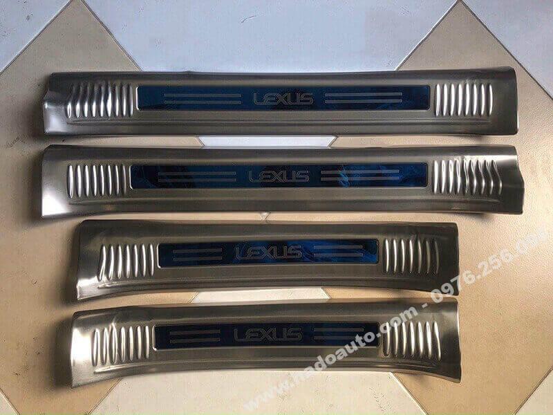 op-bac-cua-nep-buoc-chan-lexus-rx300-rx350-rx450-doi-moi