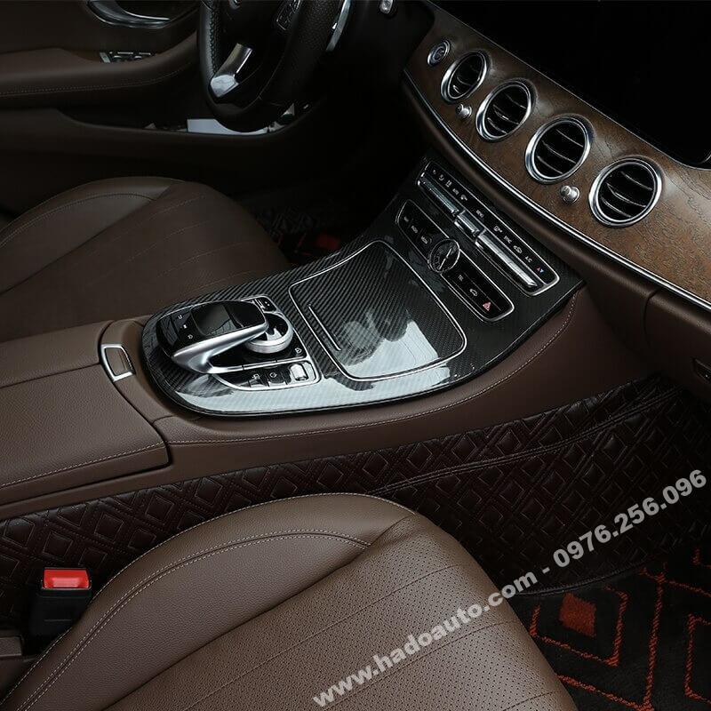 op-noi-that-cacbon-op-bang-dieu-khien-mercedes-e-w213-van-cacbon