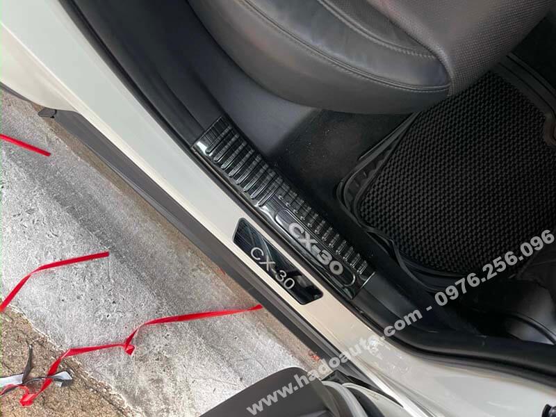 Nẹp bước chân ốp bậc cửa Mazda CX30 CX-30 Bộ 8 miếng