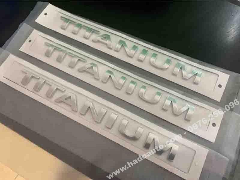 chu-titanium-dan-xe-ford-ecosport-moi-nhat