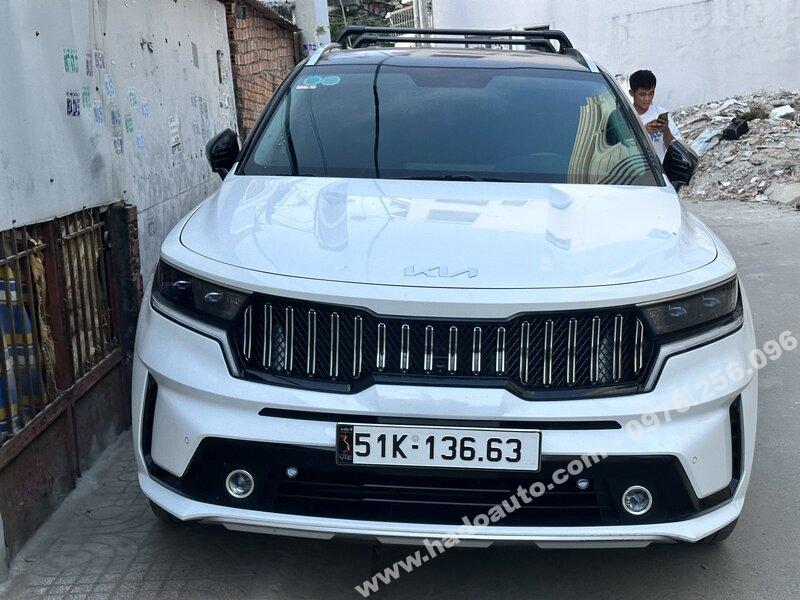 Mặt ca lăng Kia Sorento 2022 kẻ sọc mạ chính hãng