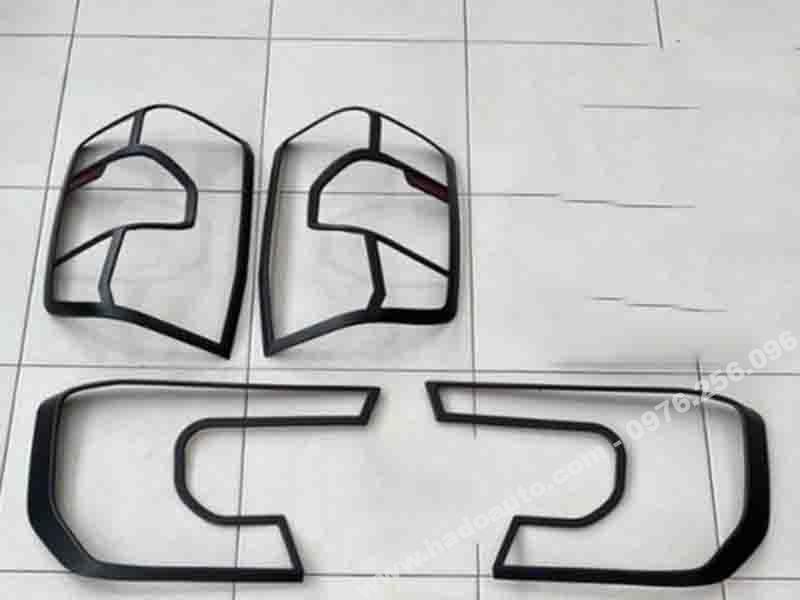 Ốp viền đèn pha hậu Ford Ranger 2023 màu đen