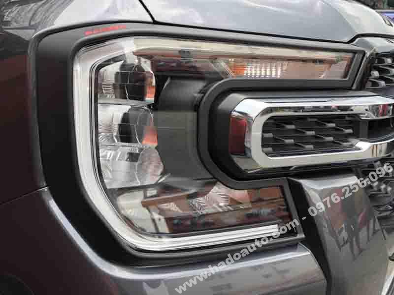 op-vien-den-pha-hau-ford-ranger-2023-mau-den Ốp viền đèn pha Ford Ranger 2023 màu đen