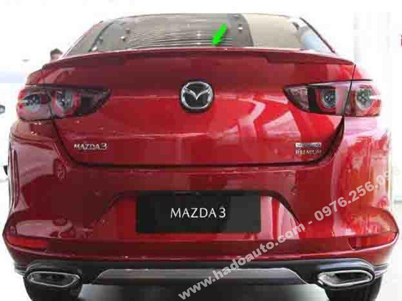 Đuôi gió Mazda 3 Sedan 2021-2023 màu đỏ