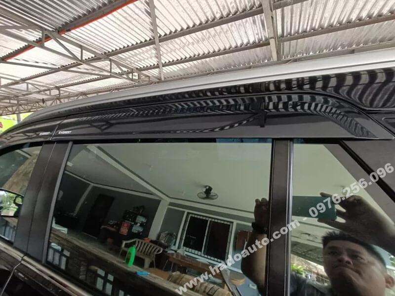 Vè mưa Ford Everest 2023 mới nhất