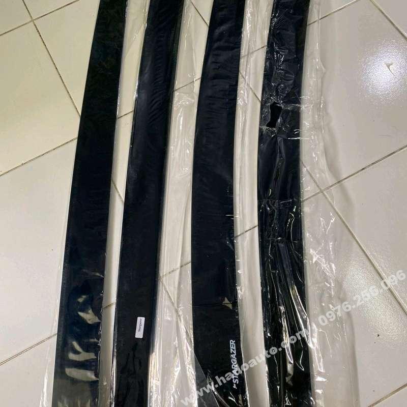 Vè mưa Hyundai Stargazer màu đen