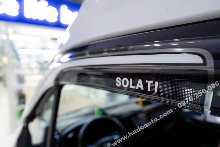 Vè mưa Hyundai Solati sơn gồ đen trắng