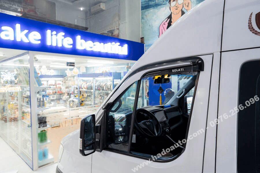 Vè mưa Hyundai Solati thực tế lắp đặt trên xe
