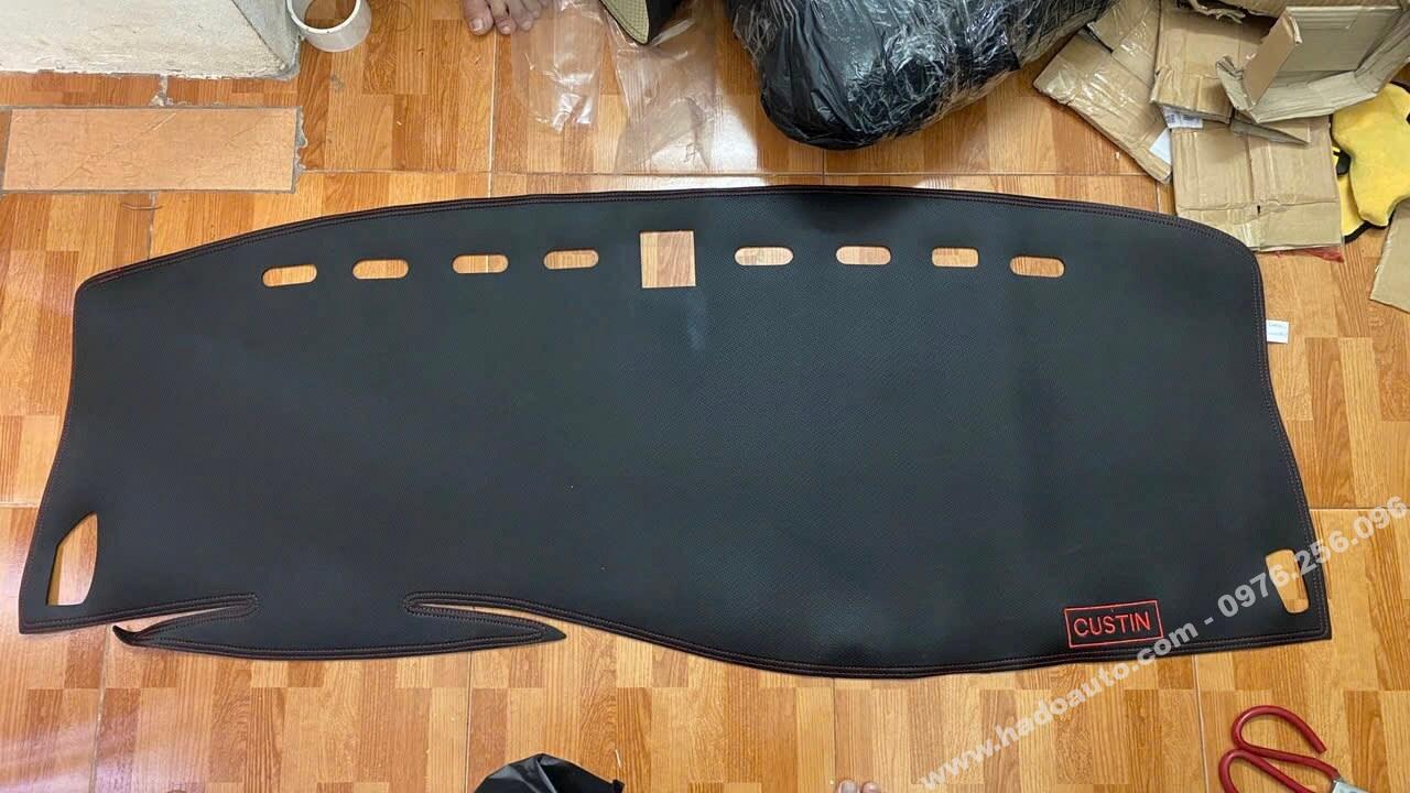 Thảm taplo da vân cacbon Hyundai Custin 2024 đẹp nhất