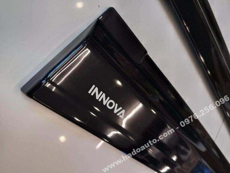 Vè mưa Toyota Innova 2024 màu đen Thái Lan