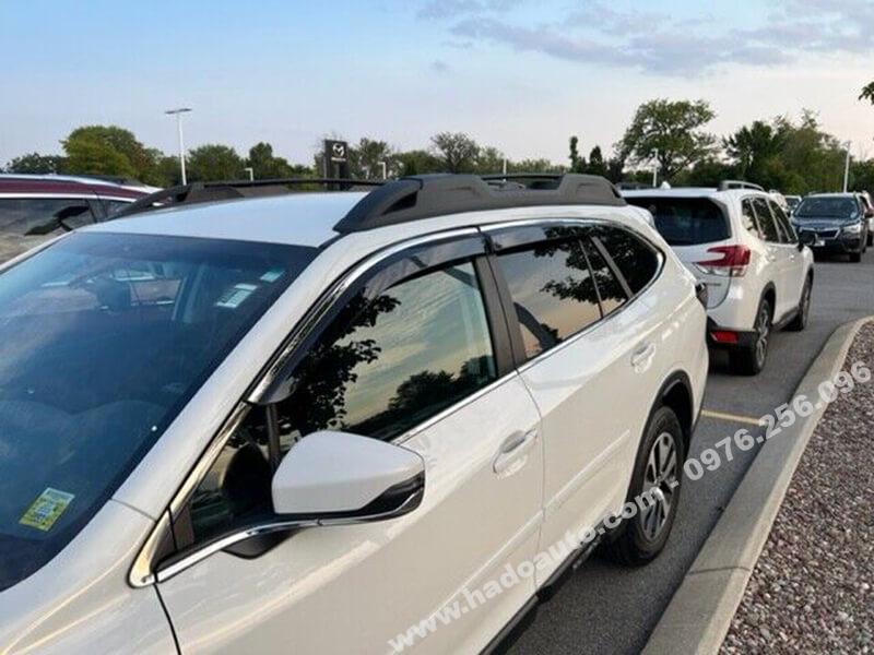 Vè mưa Subaru Outback 2024 xe màu trắng