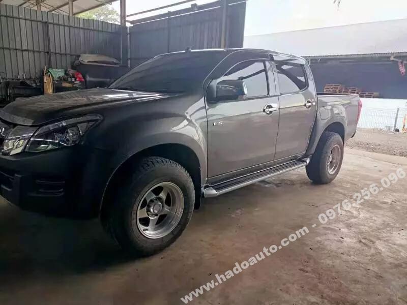 Bệ bước chân lên xuống Isuzu DMax 2013-2018 giá rẻ