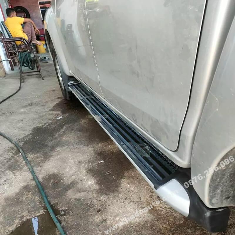 Bệ bước chân lên xuống Isuzu DMax 2013-2018 zin