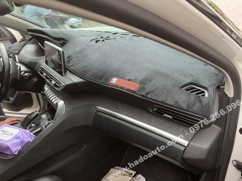 Thảm taplo Peugeot hình ảnh thực tế khi lắp đặt trên xe