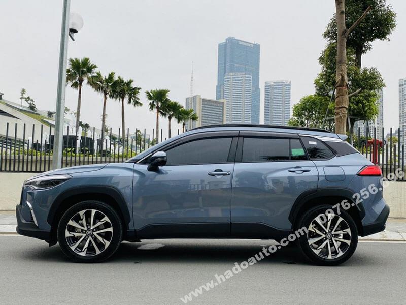 Vè mưa Toyota Cross Thái Lan màu đen sang trọng