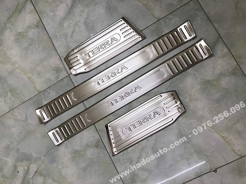 bo-op-bac-cua-xe-nissan-terra-inox304 Bộ ốp bậc cửa xe Nissan Terra Inox 304
