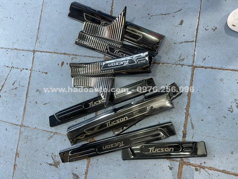 Nẹp bước chân ốp bậc cửa Tucson 2023 2024 bộ 8 miếng