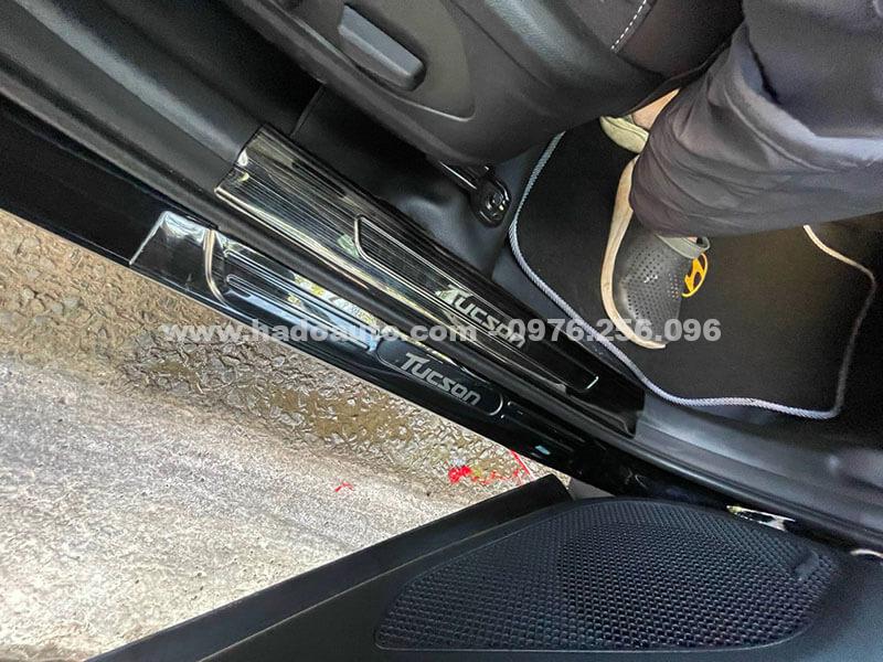 Nẹp bước chân ốp bậc cửa Tucson 2023 2024 cao cấp