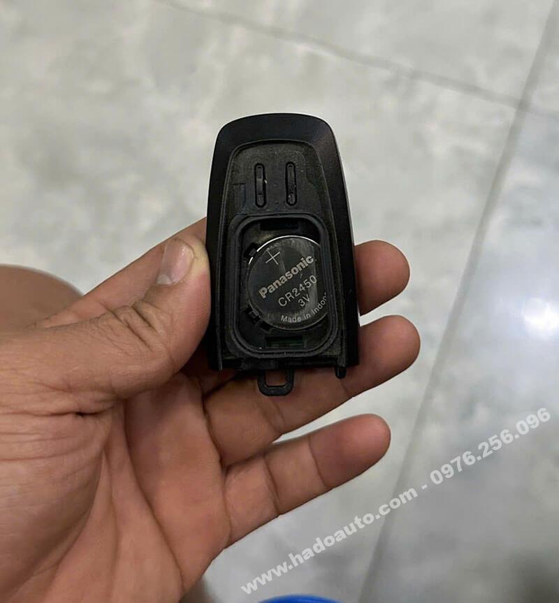 thay-pin-chia-khoa-xe-ford-ecosport
