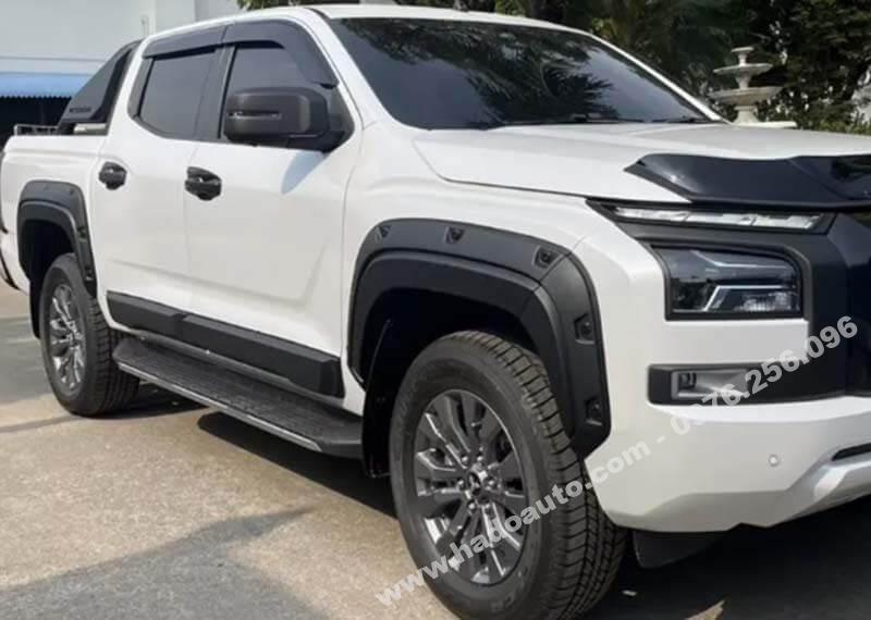 cua-lop-mitsubishi-triton-2025