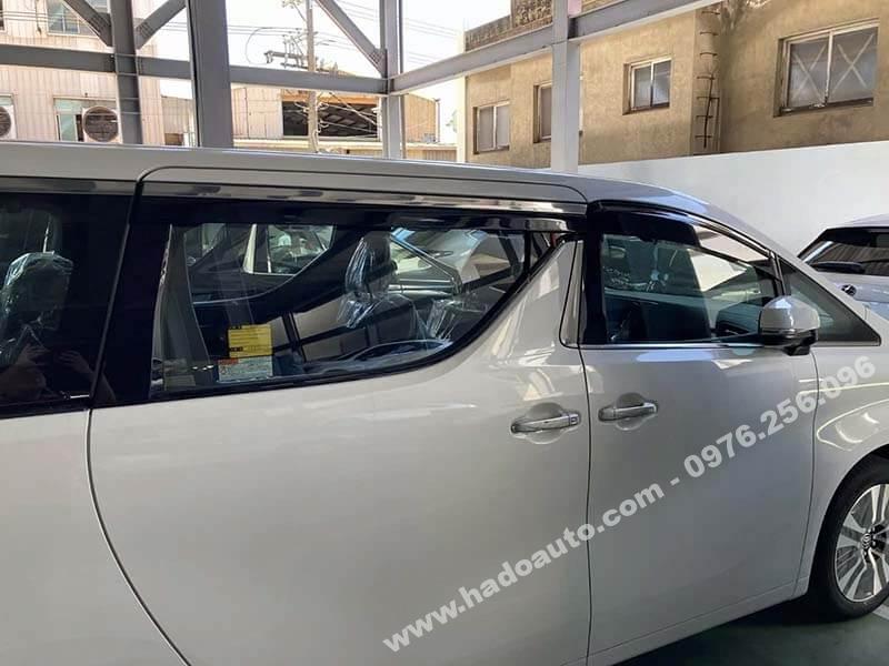 ve-mua-toyota-alphard-2015-2023-xe-trang